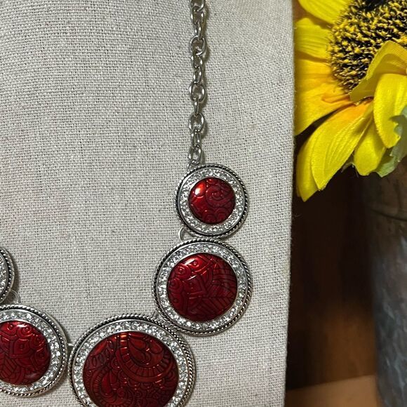 NWT Scroll by Dillard’s Elegant Red & Silver Necklace #J3 - Picture 5 of 6